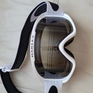 Oakley O Frame 2.0 Snow Goggle, Matte White, Medium, dark lens, unisex